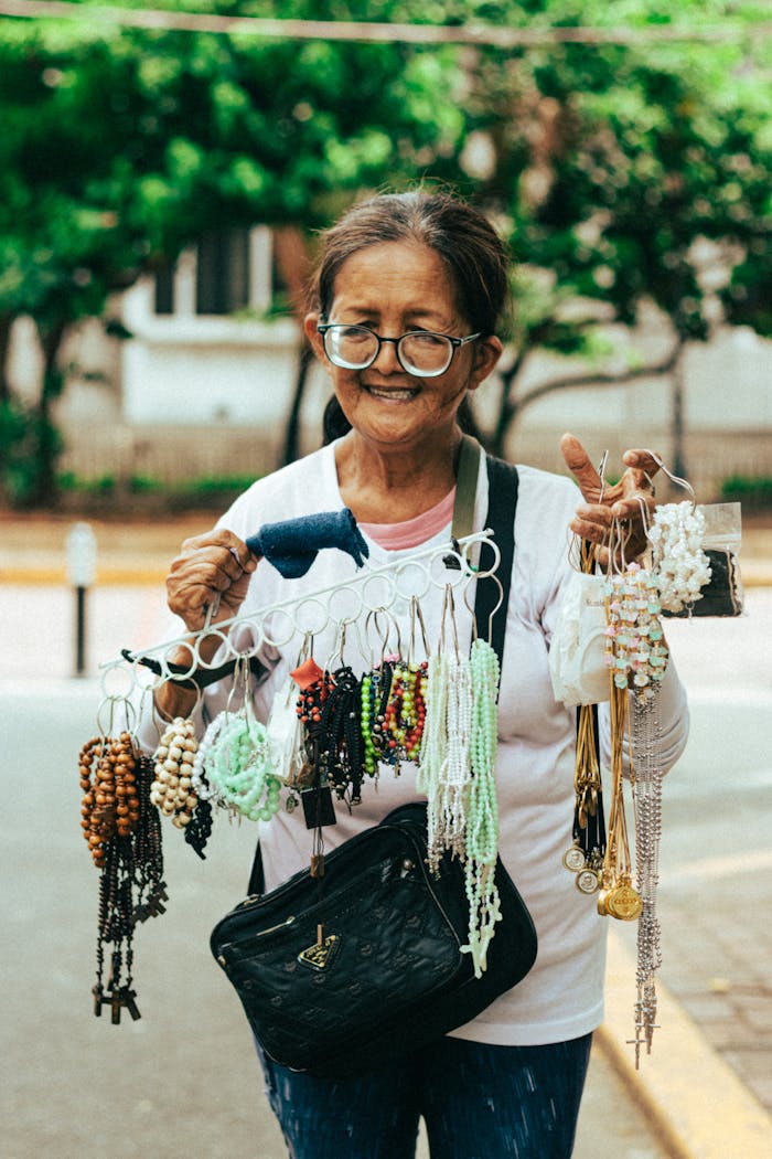 street-vendor-displaying-handmade-jewelry-outdoors-33123926